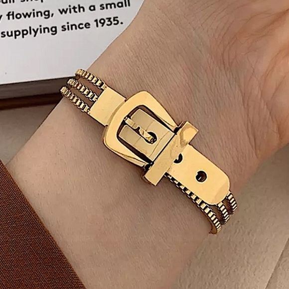 Belt Buckle Design 18K Gold Plated Bracelet - Picture 2 of 4